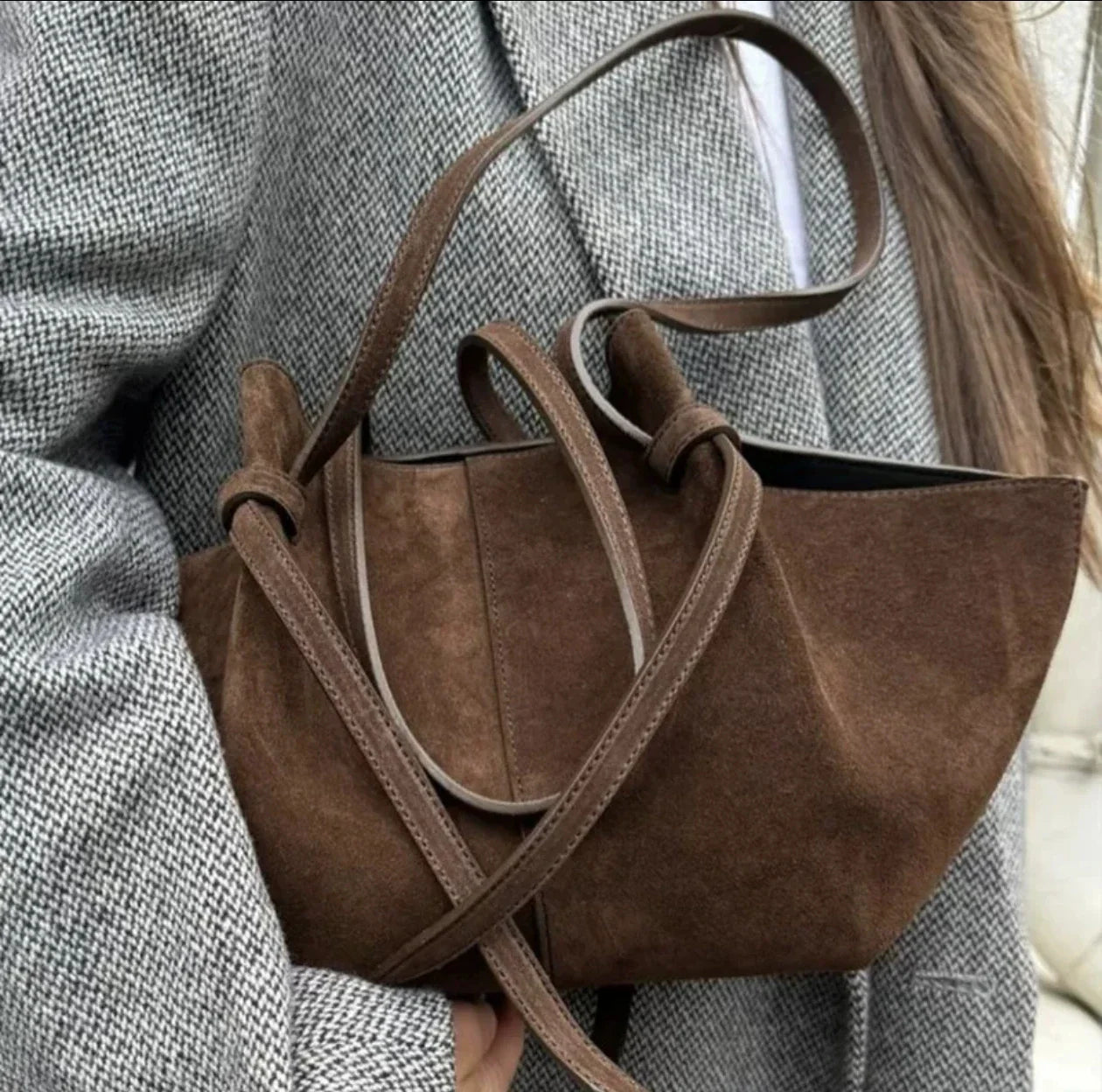 2026 New Large Capacity Trapeze Women Shoulder Bags Designer Metal Lock Handbags High-Quality Pu Leather Big Tote Commute Bag