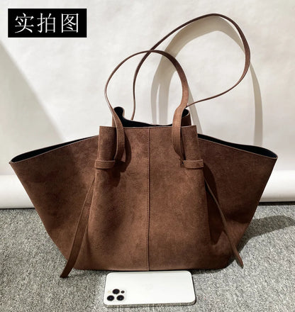 2026 New Large Capacity Trapeze Women Shoulder Bags Designer Metal Lock Handbags High-Quality Pu Leather Big Tote Commute Bag