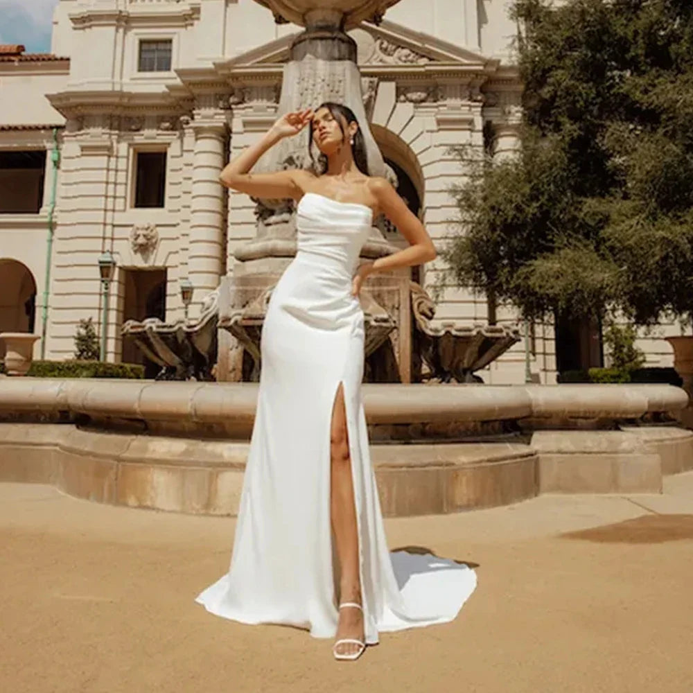 Simple Pleat Strapless Sheath Wedding Dress Sexy Open Back with Buttons Sweep Train Bridal Sleeveless Side Slit Customized Gown