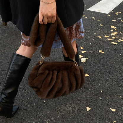 New Womens Shoulder Bag Fluffy Crossbody Bag Vintage Faux Fur Cloud Purse for Autumn Winter Commuting Simplified Storage Bags