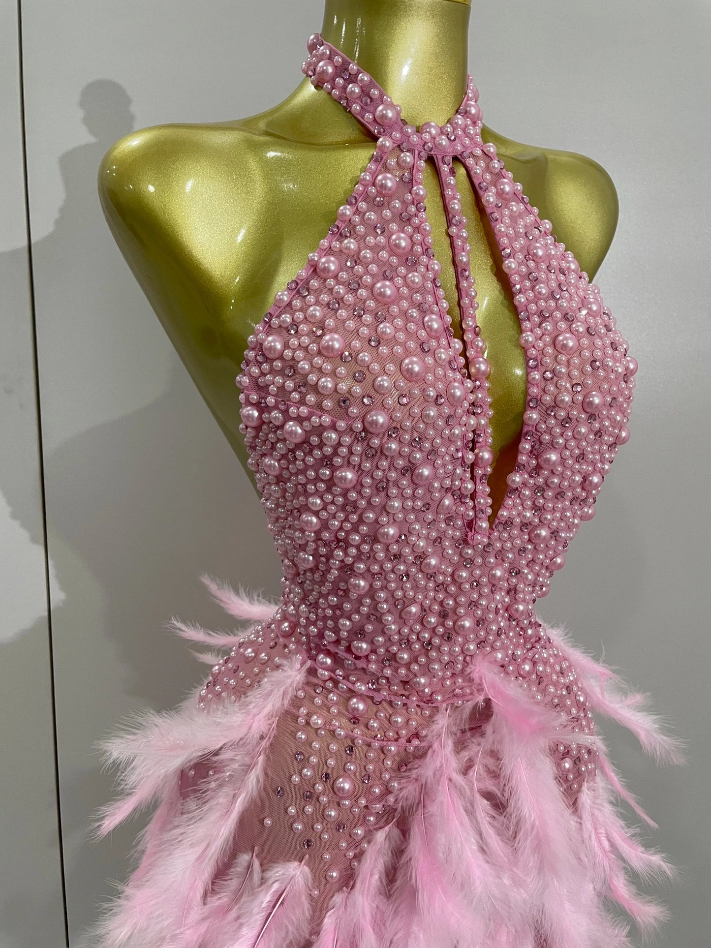 Women Luxury Rhinestones Pearls Feathers Halter Backless Short Dress Women Sexy Celebrate Birthday Dress Nightclub Stage Costume