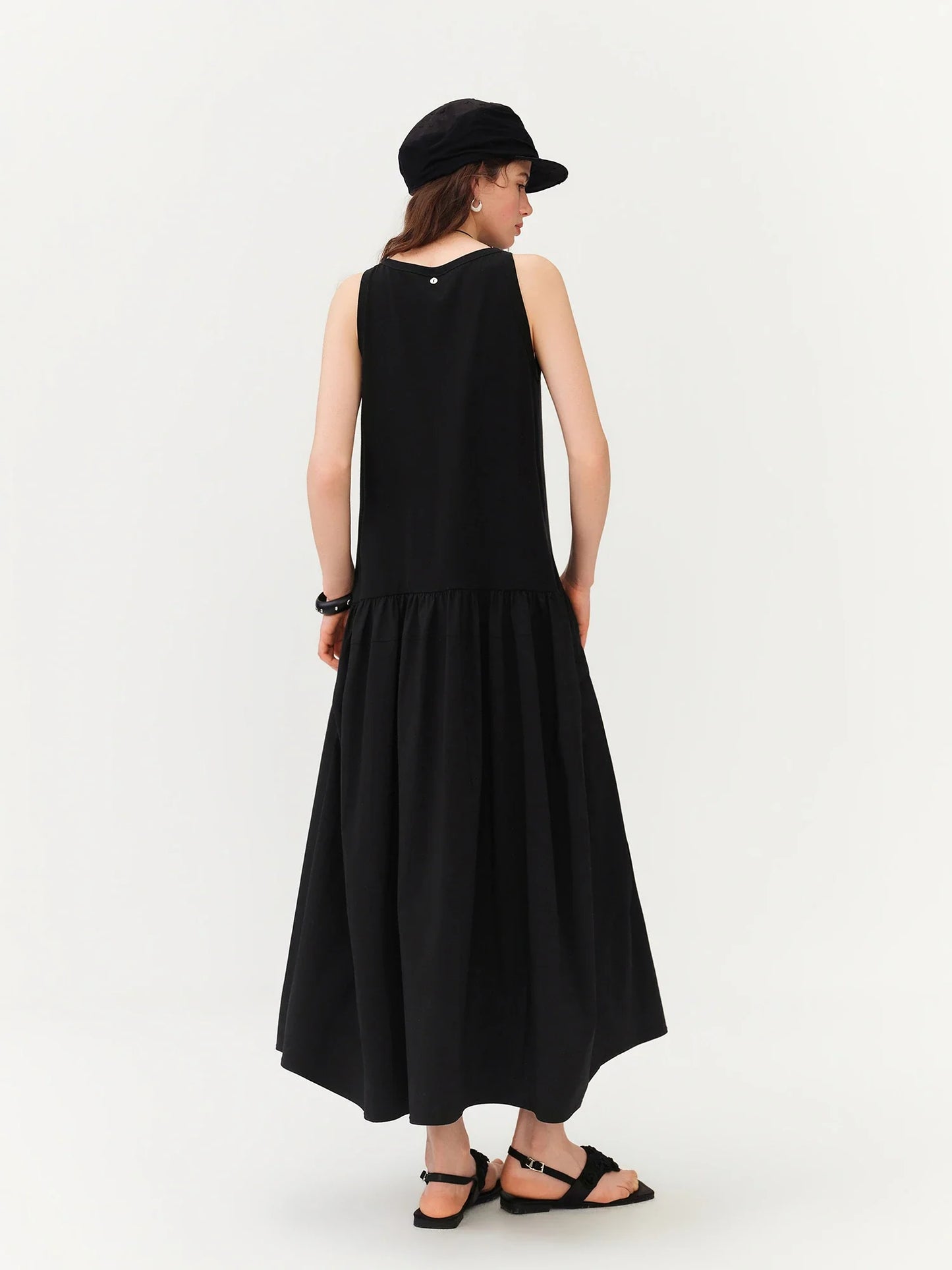 Women's Minimalist Commute Sleeveless Crew Neck Slim Fit Tank Dress 2026 Summer New Arrival Elegant Black Long Daily Dress