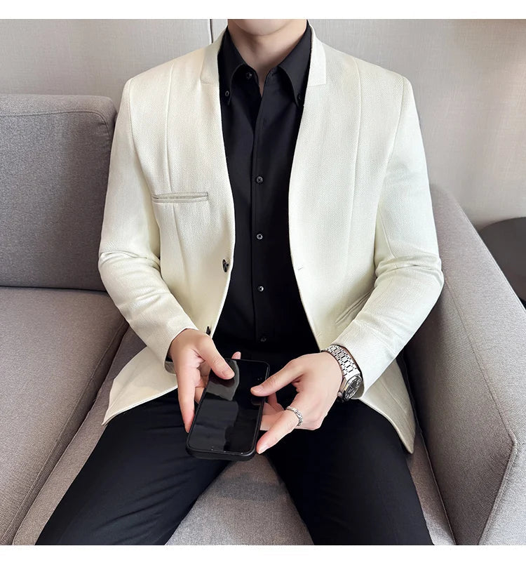 The new Chinese-style collarless suit is fashionable, handsome and versatile. It is a solid-color Korean-style fitted and fashio