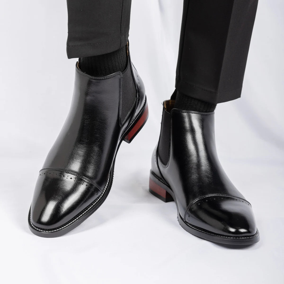 2025 Retro Men's Solid Color Pointed Business Ankle Boot  Comfortable Wedding  Party Shoe Breathable  And  Anti-Slip Ankle Boots