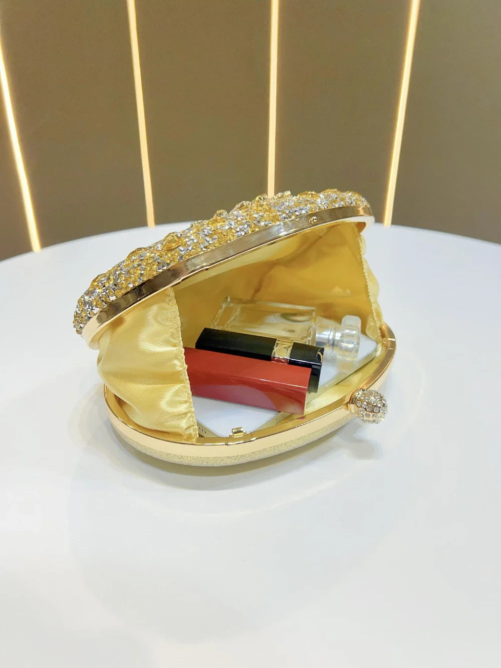 Luxurious Diamond-Encrusted Rhinestone Crossbody Small Handbag Versatile Elegant Women's Fashion Accessory