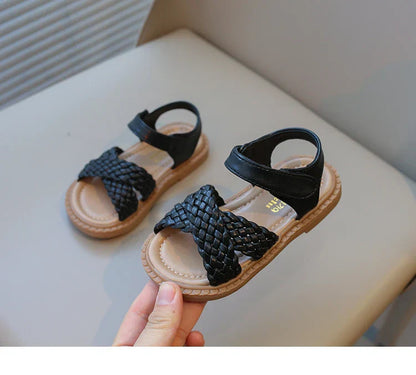 Toddlers Girls Sandals Kids Princess Beach Shoes 2026 Brand New Cross Tied Weave Style Fashion Children Summer Sandals Soft Cute