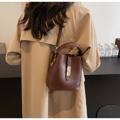 Retro small bag women 2024 new autumn/winter messenger bag fashion HOT portable bucket bag