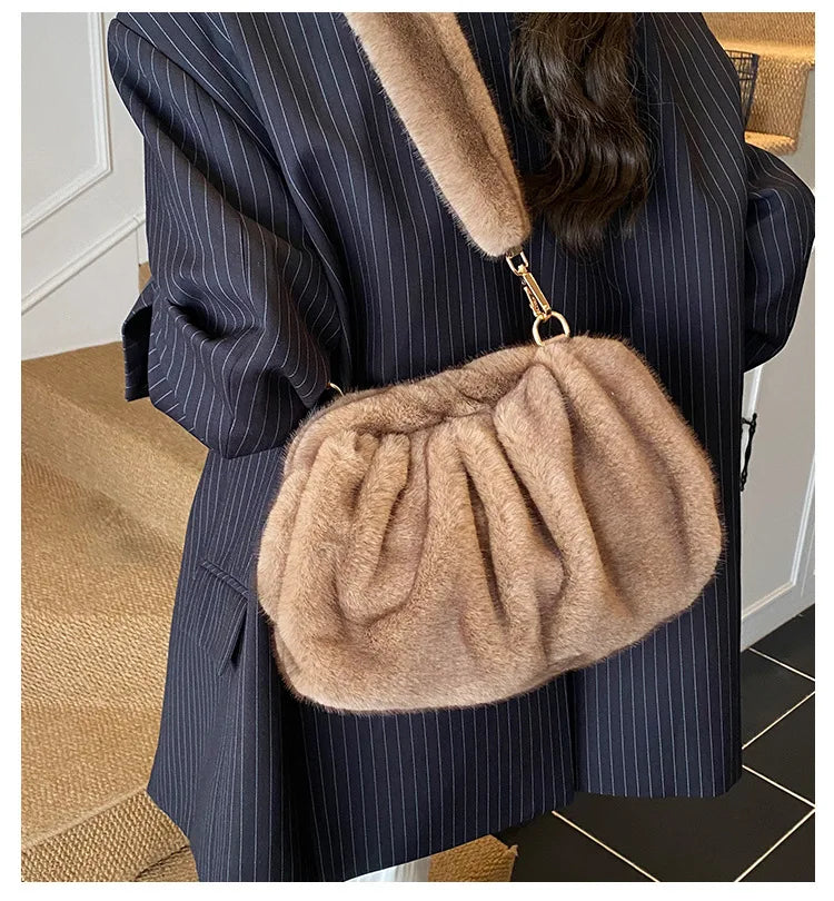 New Womens Shoulder Bag Fluffy Crossbody Bag Vintage Faux Fur Cloud Purse for Autumn Winter Commuting Simplified Storage Bags