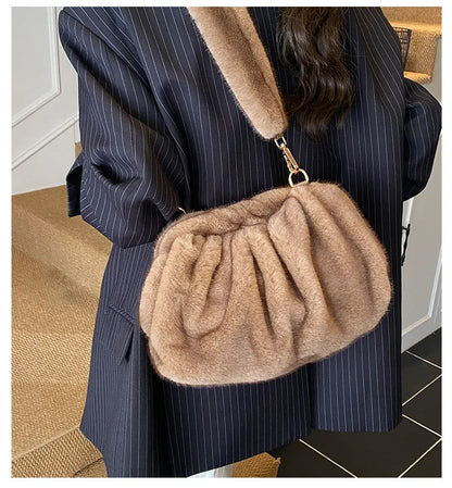 New Womens Shoulder Bag Fluffy Crossbody Bag Vintage Faux Fur Cloud Purse for Autumn Winter Commuting Simplified Storage Bags
