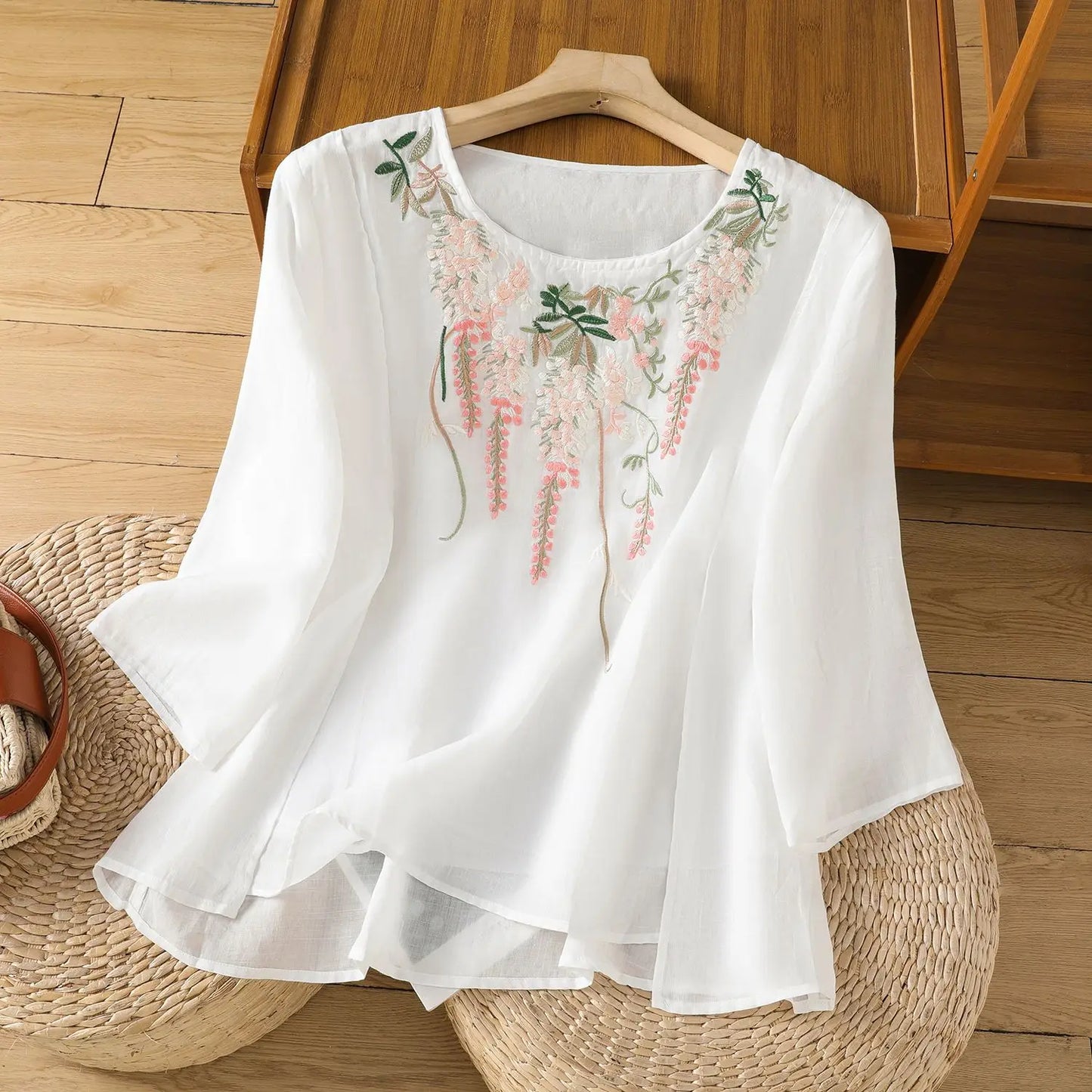 Retro Round Neck Cotton and Linen Embroidered Shirt for Women in Summer New Loose and Elegant Temperament Five-point Sleeve Top