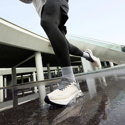 8.0 Men Running Shoe New Mesh Airy Grippy Water Repellent Shock-Absorbing Jogging Male Sneaker 672532226