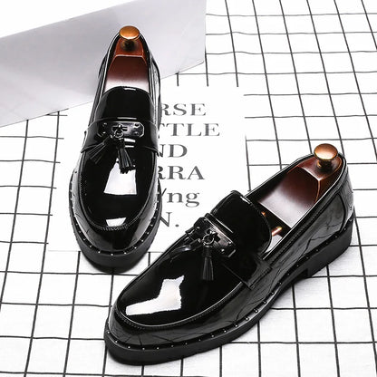 Italy Luxury Brand Loafers Men Shoes Tassel Men Designer Shoes British Style Lacquered Leather Shoes Thick Bottom Wedding Shoes