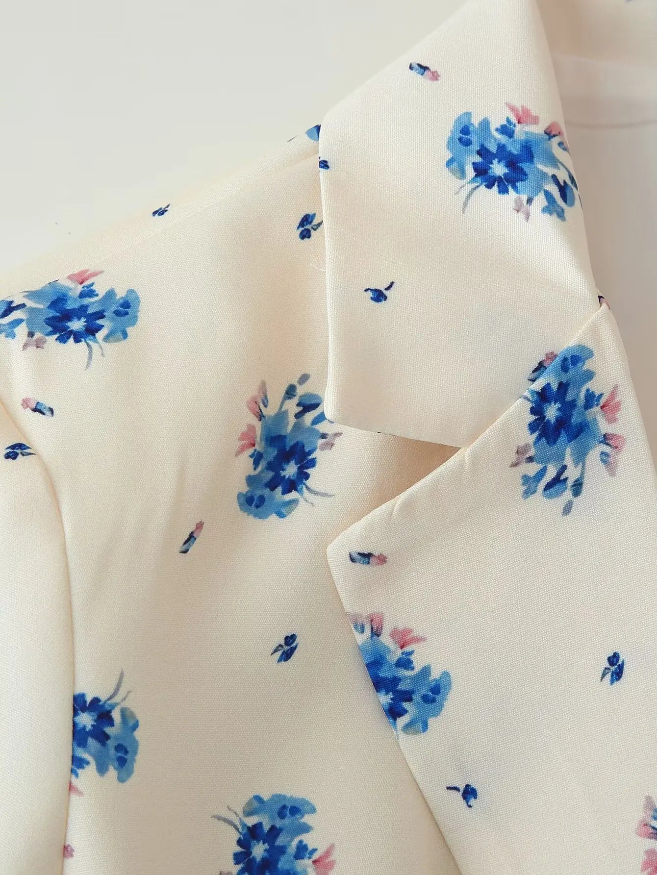 Spring New Faion Women's Suit Jaet Printed Stand Collar Belted Two-color Polyester Fiber Casual Long Sve Coat