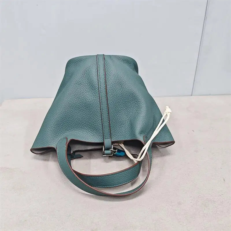Top Layer Cowhide Leather Handbag European Sle Buet Bag Fre Vegetable Basket Ladies Handbag Soft Handle Casual Faion