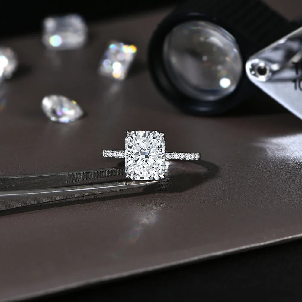 Bagues moissanite ATTAGEMS classiques taille radiant 4 carats en cuivre plaqué or avec halo caché, bague de fiançailles pour elle