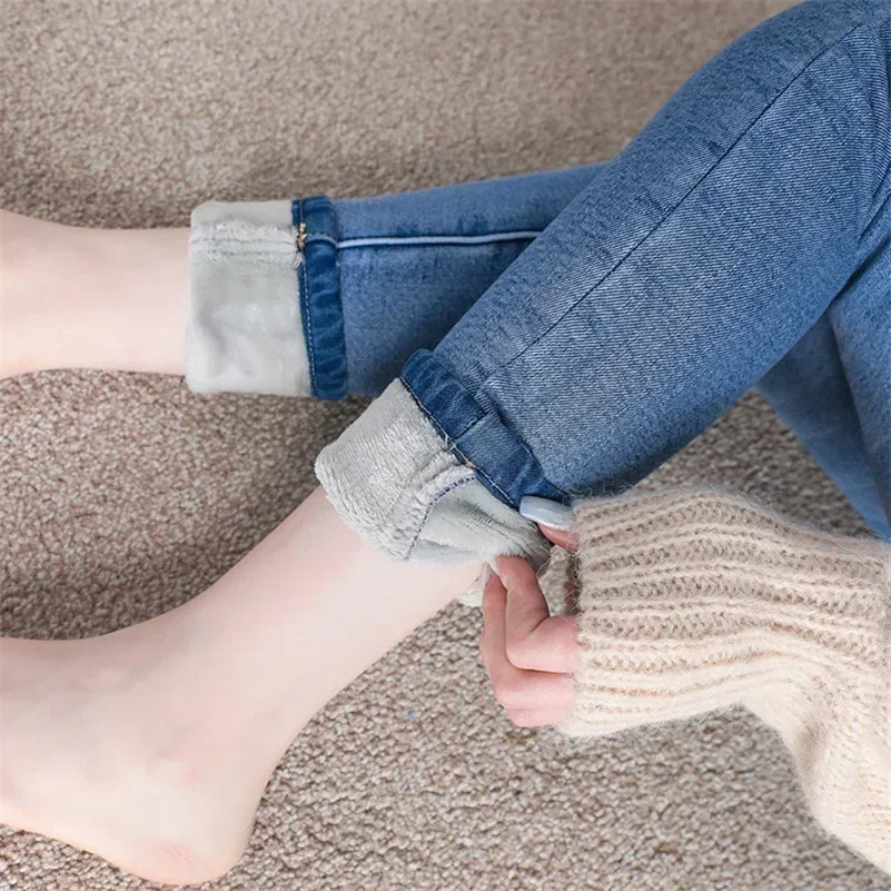 Winter Lady Thermal Plush Jeans Snow Warm Stretch Jeans Hot Sale High Waist Fleece Pants Female Straight Leg Denim Trousers