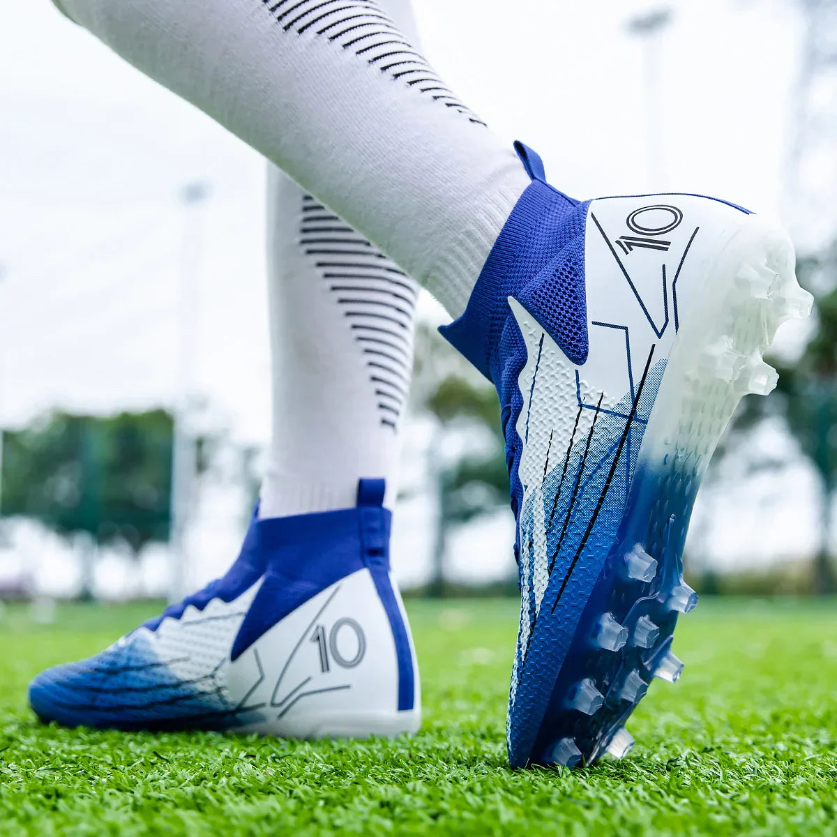 New summer anti-skid and wear-resistant long stud football shoes for men and women, for outdoor training