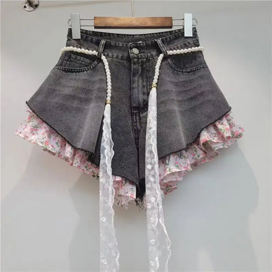 Trendy The Summer Of 2026 Women's Pearl Lace Belt Denim Shorts Fashion Wrinkled Edge Design A-line Hot Pants Female 1LS3067
