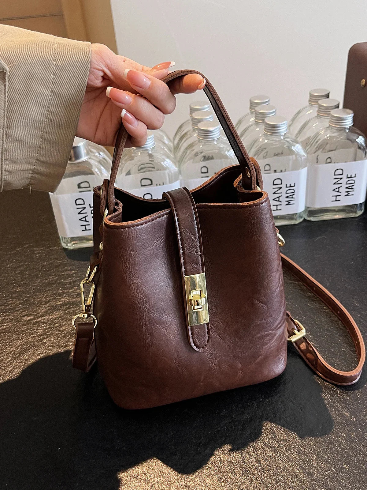 Retro small bag women 2024 new autumn/winter messenger bag fashion HOT portable bucket bag
