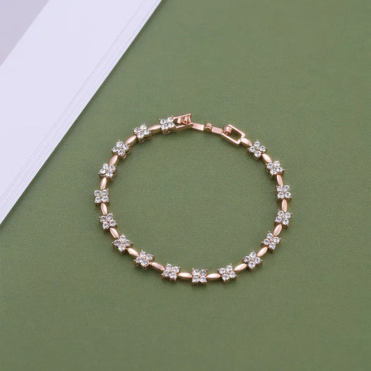 Bracelet Fleur Orné de Cristaux Swarovski de Qualité Supérieure, Laiton de Qualité avec Placage Or Rose 18 Carats, Cadeau de Mariage Nuptial