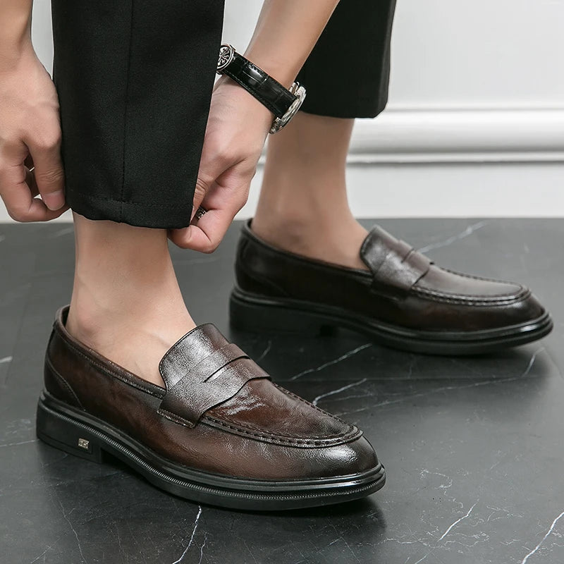Men's Classic Leather Casual Shoes With Anti-Slip Thick Sole  Outdoor Walking Shoe  Pointed  Toe Comfortable And Durable Loafers