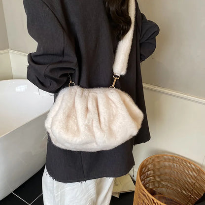 New Womens Shoulder Bag Fluffy Crossbody Bag Vintage Faux Fur Cloud Purse for Autumn Winter Commuting Simplified Storage Bags