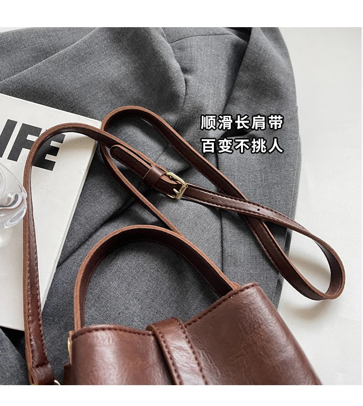 Retro small bag women 2024 new autumn/winter messenger bag fashion HOT portable bucket bag