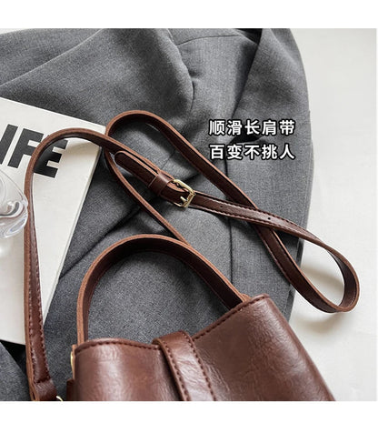 Retro small bag women 2024 new autumn/winter messenger bag fashion HOT portable bucket bag