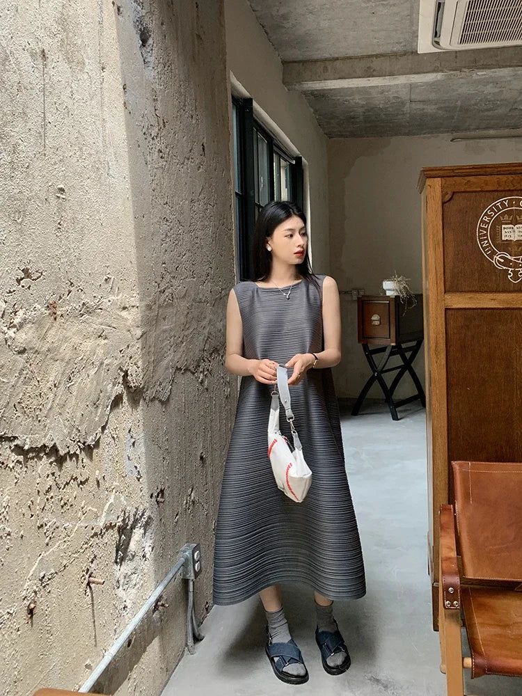Miyake Pleated Women's Dresses Loose Plus Size High Quality Sense of Elegance Sleeveless Mid-length Skirt 2025 Spring New