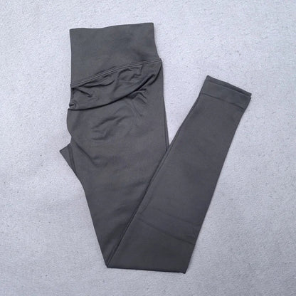 New Seamless Yoga Set Women Gym Clothing Scrunch Bum Legging Padded Tank Top Workout Outfits Fitness Sportswear Suits