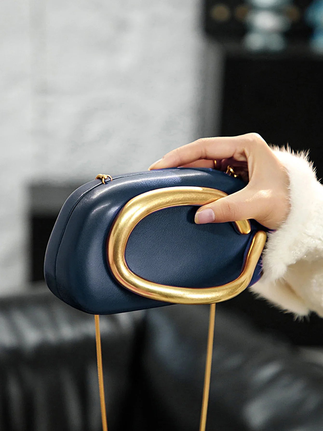 Metal Closure Clutch Evening Bags For Women Luxury Designer Handbag MINI wallet Vintage Elegant Oval Box Chain Strap Shoulder
