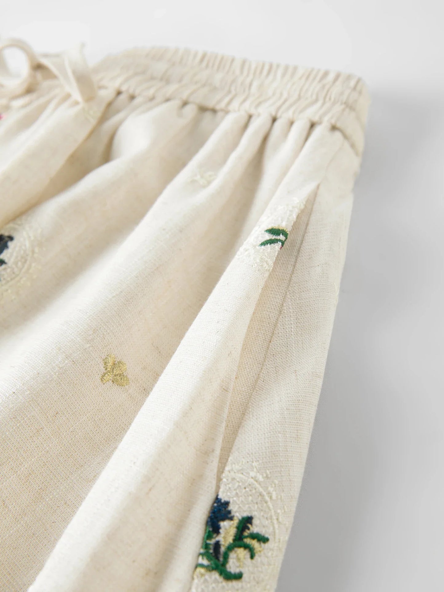 Fashionable Embroidered Sleeveless Top and Tulip Skirt Elastic Waist Retro Women 2026 Summer New Arrival Set