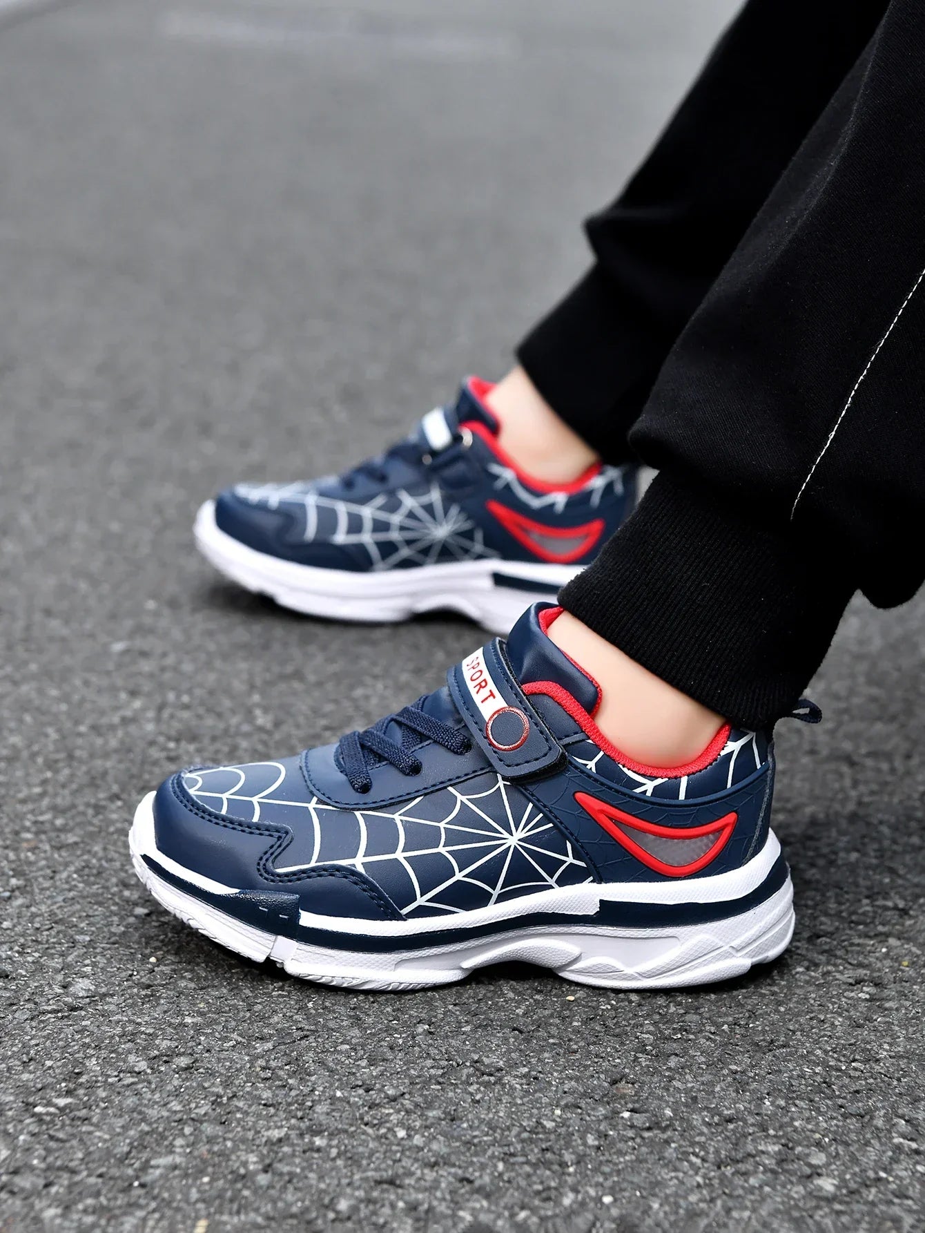 New children's shoes boys cartoon spider sneakers students casual light running shoes children's non-slip basketball shoes 26-38