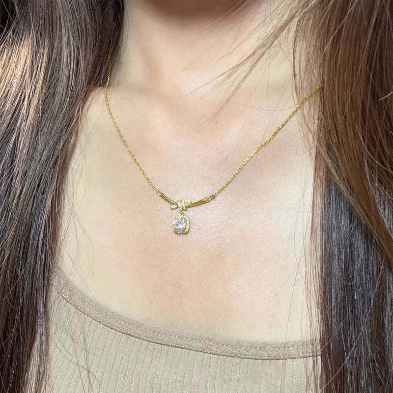 Certified 5mm Round Moissanite Necklace Niche Light Ribbon-motif Shape Pendant Necklaces for Valentine's Day Jewelry Gift