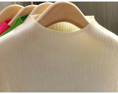 Miyake Versatile Classic Simple Solid Color Stand Up Collar Pleated Top Women Slim Slim Short Sleeve Miyake T-shirt Summer 2025