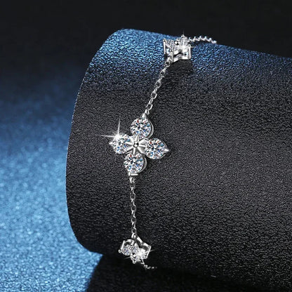 Sparkling 1.2cttw Clover Moissanite Pendant Necklace for Women S925 Sterling Silver Diamond Neck Chain Necklaces Wholesale