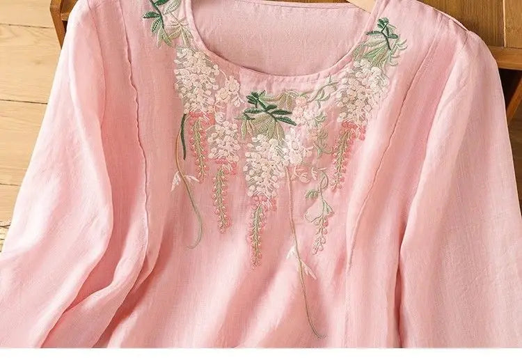 Retro Round Neck Cotton and Linen Embroidered Shirt for Women in Summer New Loose and Elegant Temperament Five-point Sleeve Top