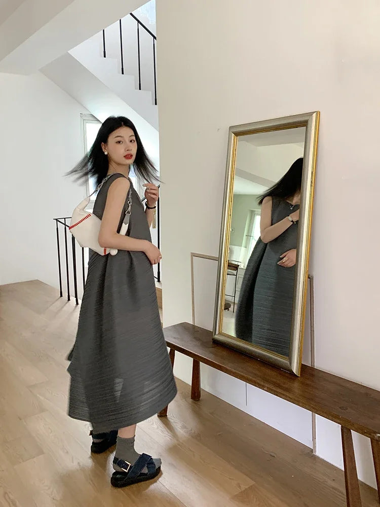 Miyake Pleated Women's Dresses Loose Plus Size High Quality Sense of Elegance Sleeveless Mid-length Skirt 2025 Spring New