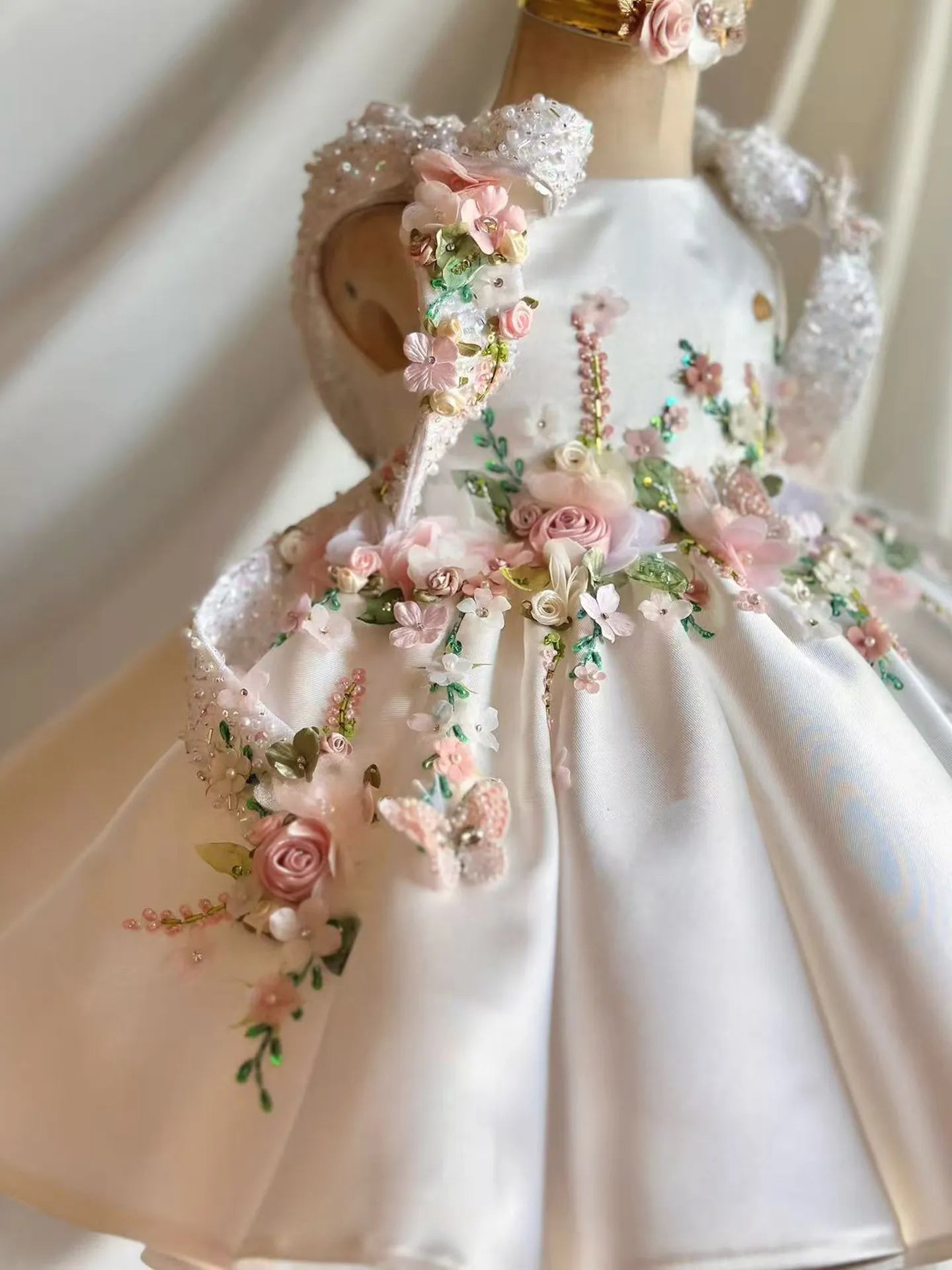 Flower Girl Dress Satin 3D Floral Embellished Ball Gown Wedding Gown First Christmas Party Dress For Girlsفساتين اطفا