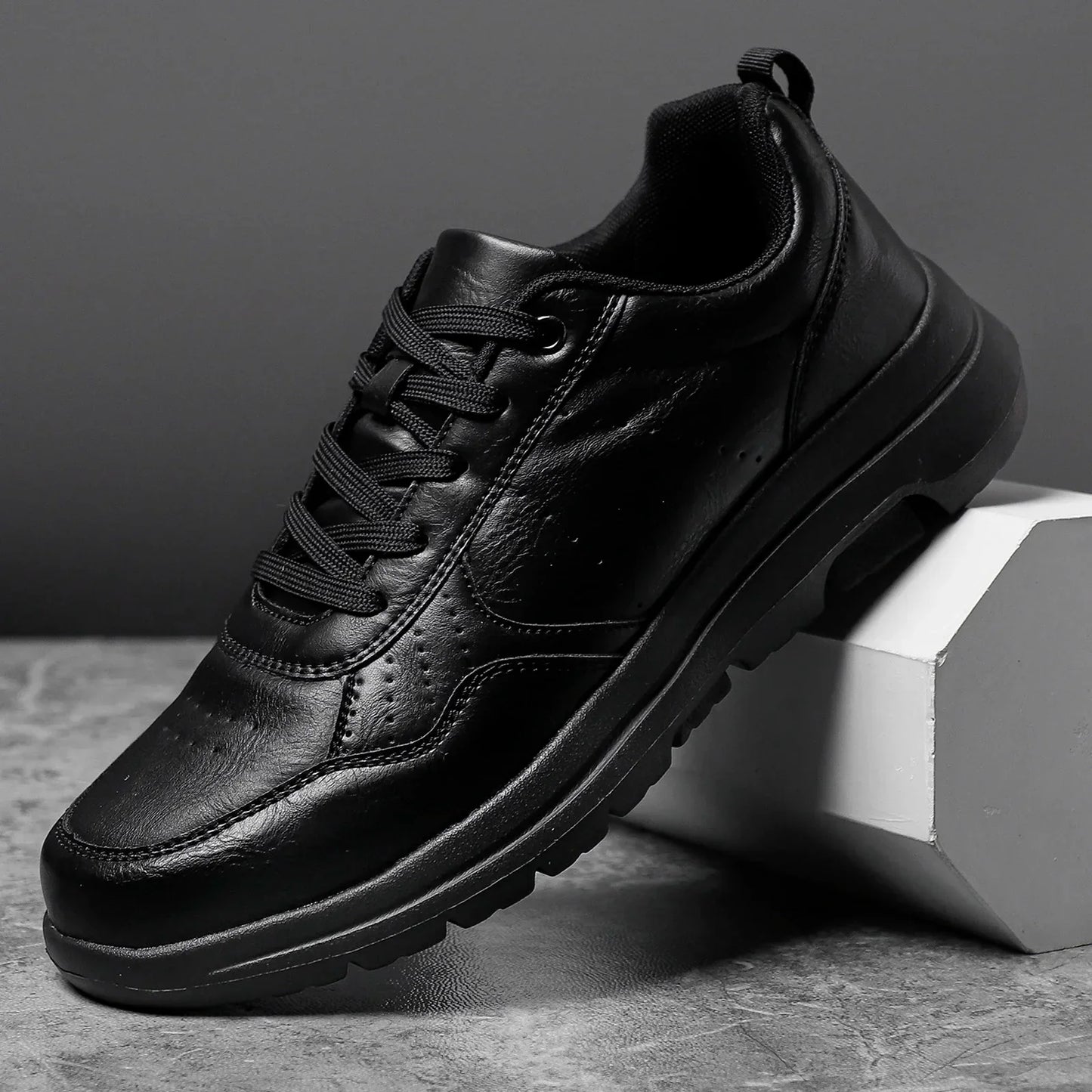 Men's Business Leather Shoes Soft Moccasin Shoes Comfortable Casual Shoes for Men Autumn Solid Black White Men Sneakers