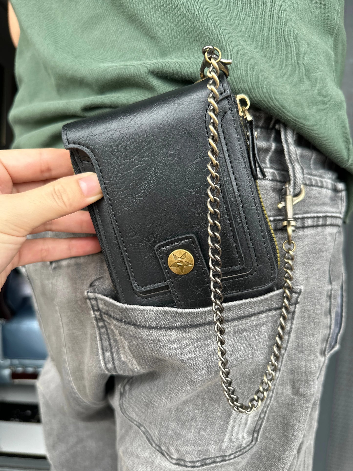 Men's Pu Leather Bi-Fold Wallet with Chain, Multiple Card Slots and Cash Compartment, Secure Snap Closure - Father's Day Gift, Gift for Dad/Husband/Boyfriend, Black Wallet, Travel Accessory, Classic Design, High-Quality Mater