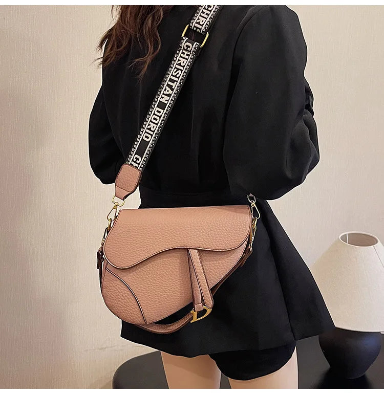 24*20*6cm Hot selling light luxury underarm saddle bag, new niche design, casual shoulder crossbody bag bags