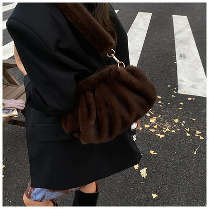 New Womens Shoulder Bag Fluffy Crossbody Bag Vintage Faux Fur Cloud Purse for Autumn Winter Commuting Simplified Storage Bags