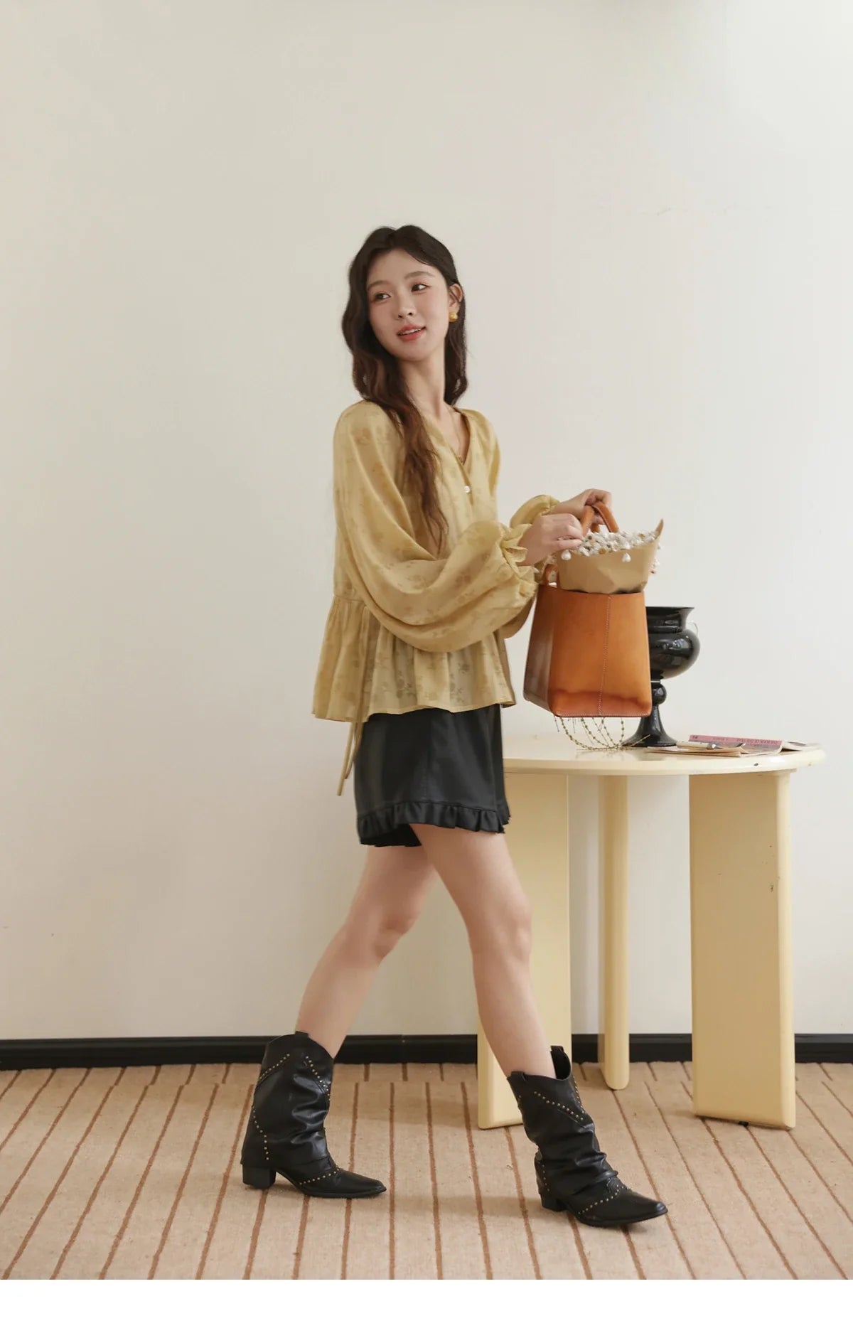 Elegant Woman Shirt 2025 Autumn Yellow Printing Lantern Sleeves Shirt Commute Drawstring Waist Lace Trim Top MXE45X2499