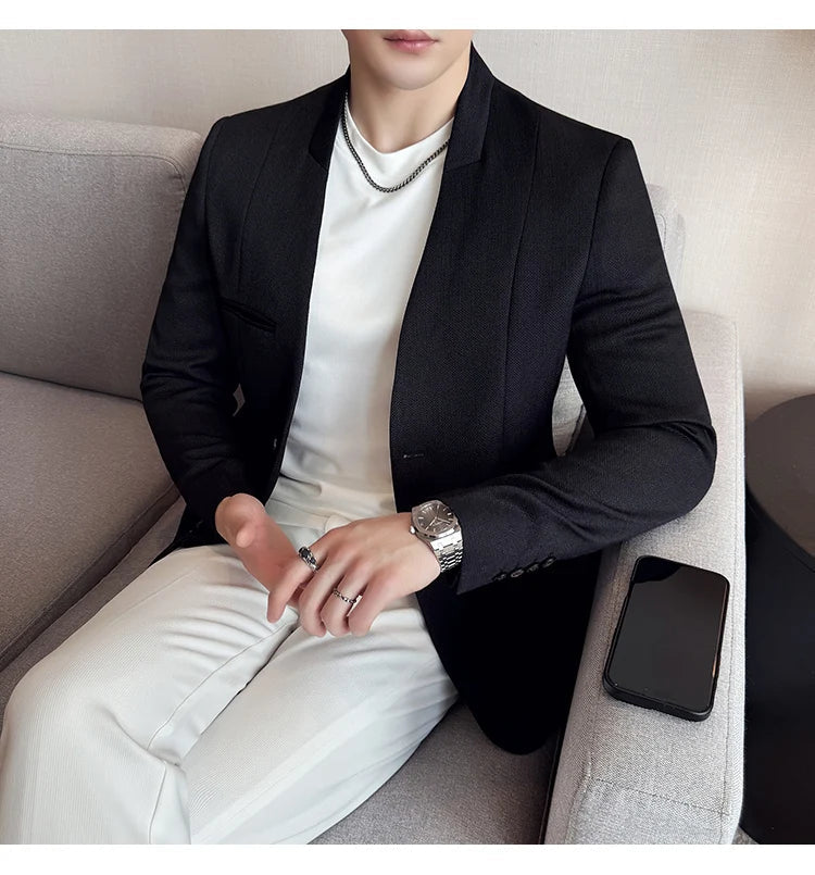 The new Chinese-style collarless suit is fashionable, handsome and versatile. It is a solid-color Korean-style fitted and fashio