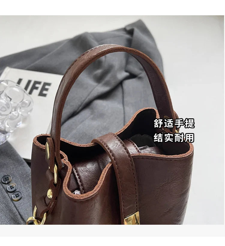 Retro small bag women 2024 new autumn/winter messenger bag fashion HOT portable bucket bag