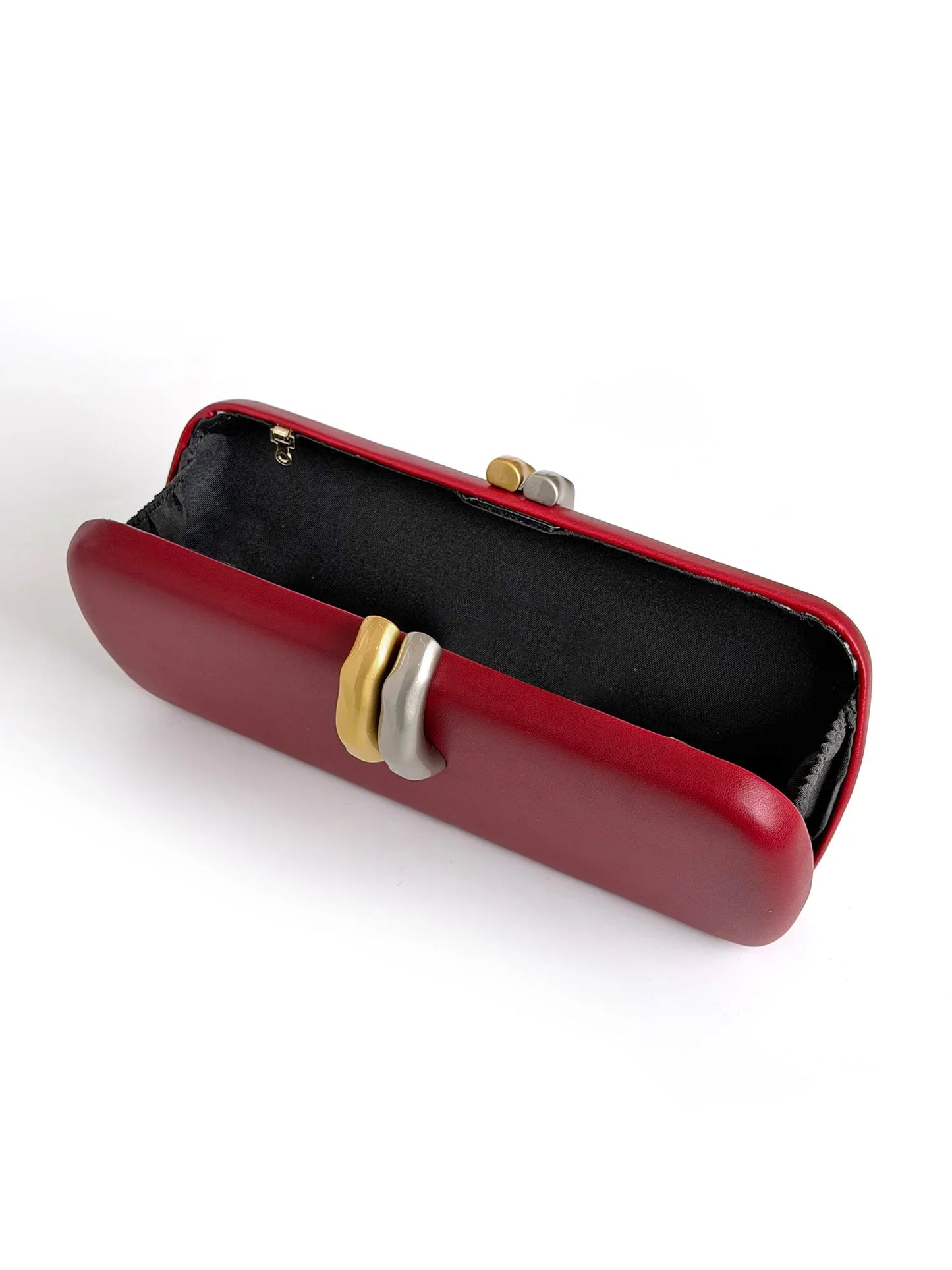 Stylish and luxurious design womens clutch evening bag shoulder bag/crossbody bag with chain suitable for weddings and parties.