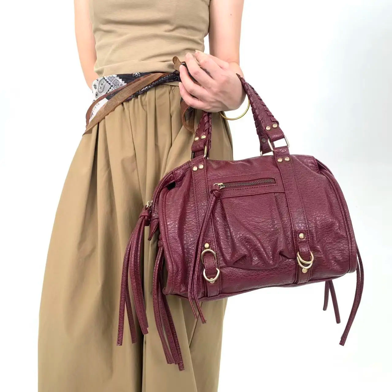 Y2K women's street style personalized rivet made old shoulder bag, retro motorcycle tote bag