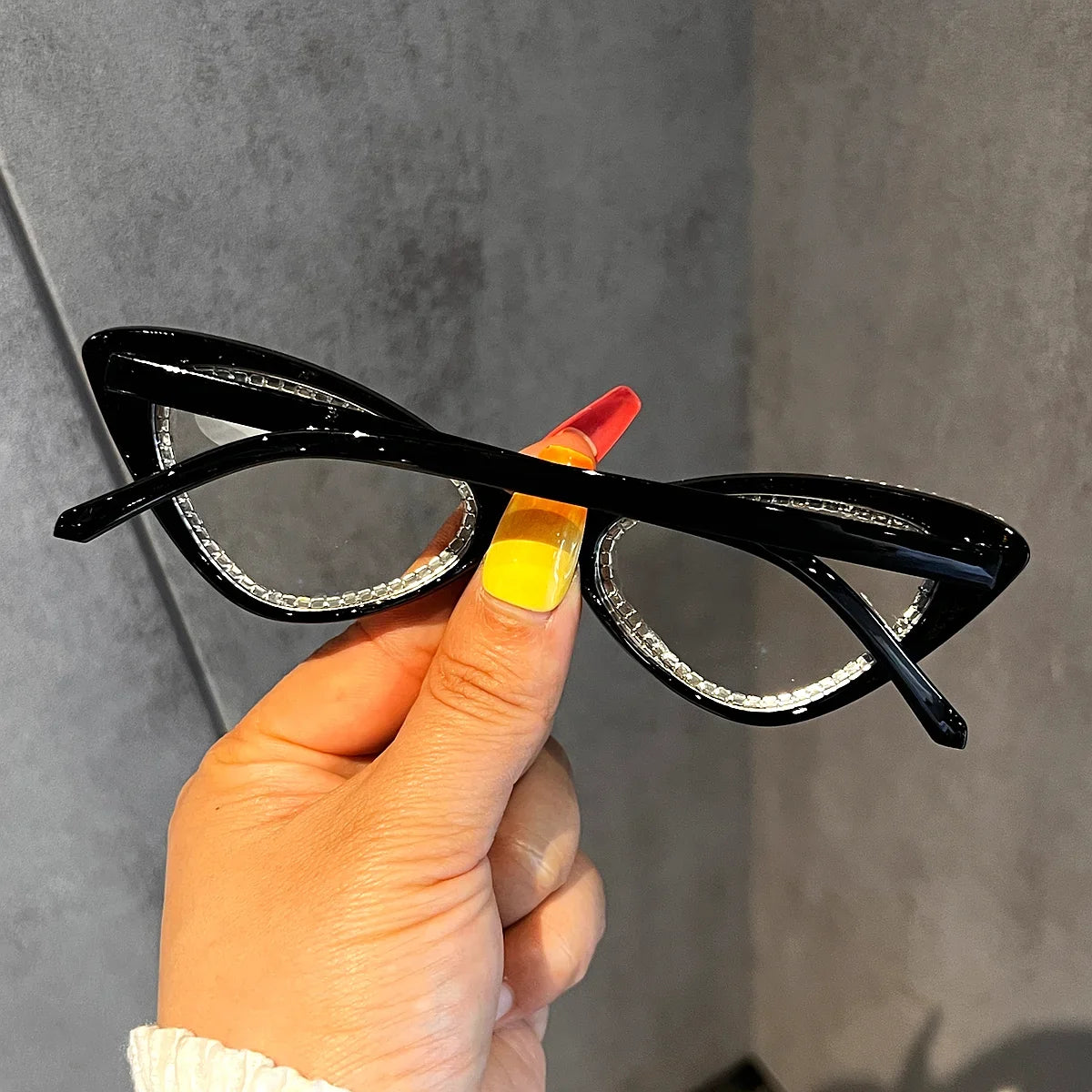 Luxury Sexy Small Cat Eye Reading Glasses Women 2025 Trendy Retro Spring Leg Presbyopia Glasses Ladies Fashion Optical Eyewear