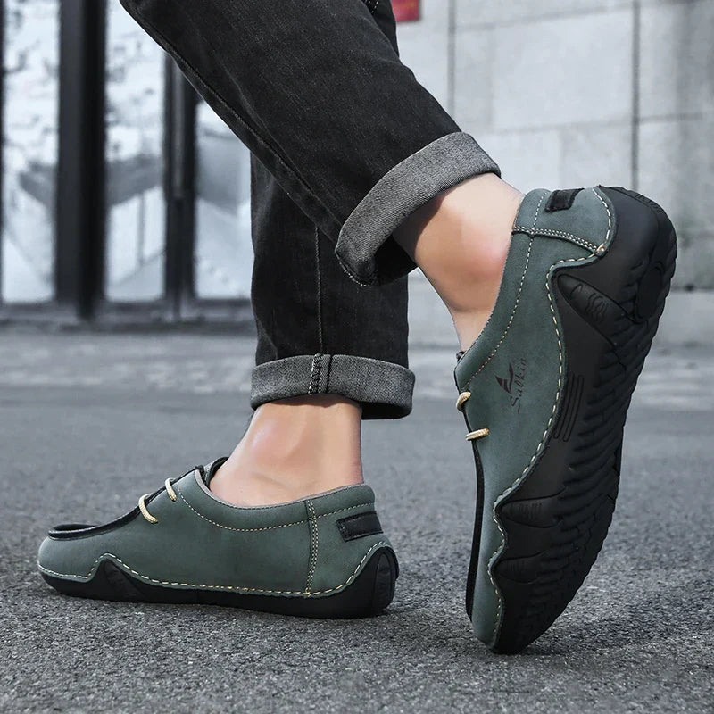 New 2024 Fashion Handmade Leather Casual Men Shoes Design Sneakers Man Loafers Breathable Low Top Flat Shoes Driving Plus Size